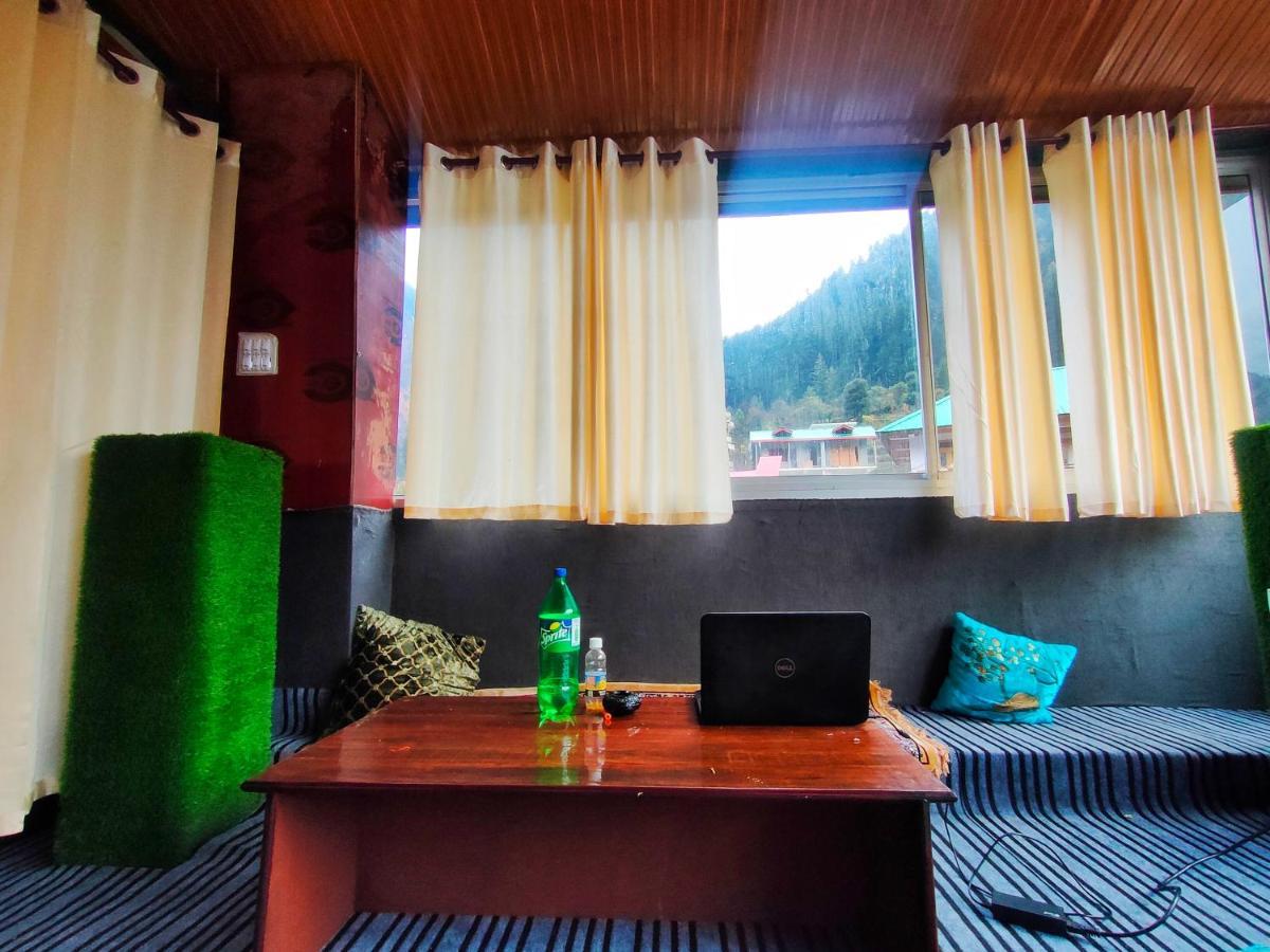 I Love Kasol Hostel & Rooftop Cafe Exterior photo