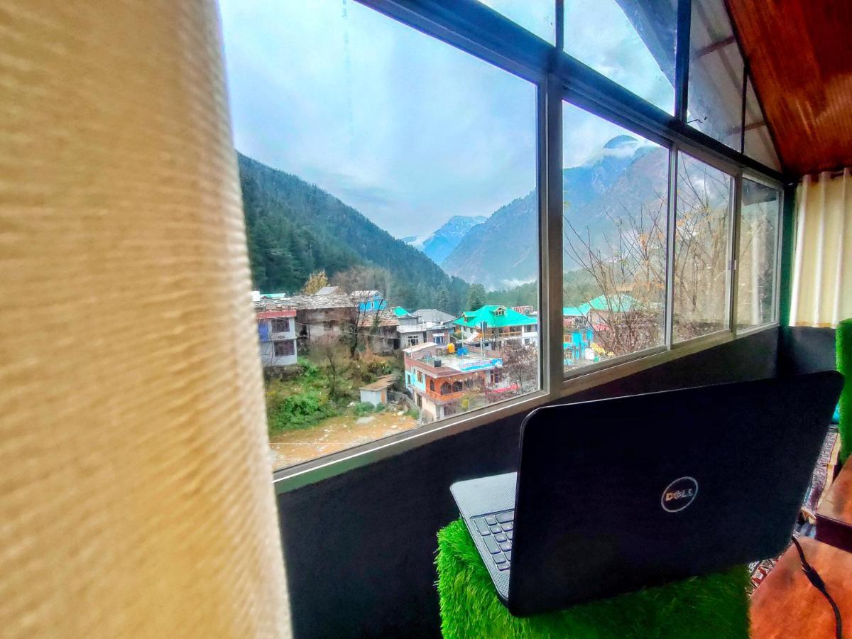 I Love Kasol Hostel & Rooftop Cafe Exterior photo