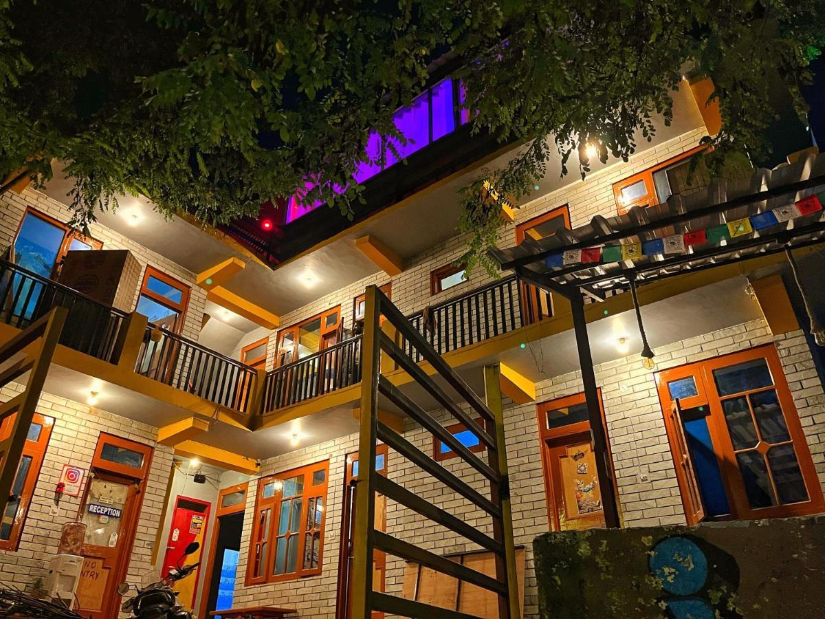 I Love Kasol Hostel & Rooftop Cafe Exterior photo